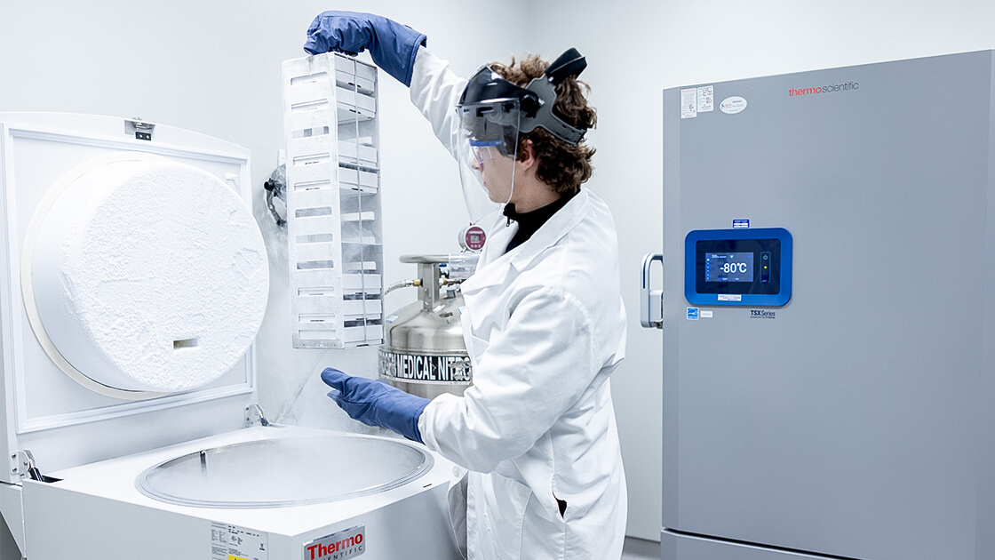 Image created by the Context Agency for VintaBio, capturing lab processes with a focus on precision and innovation.