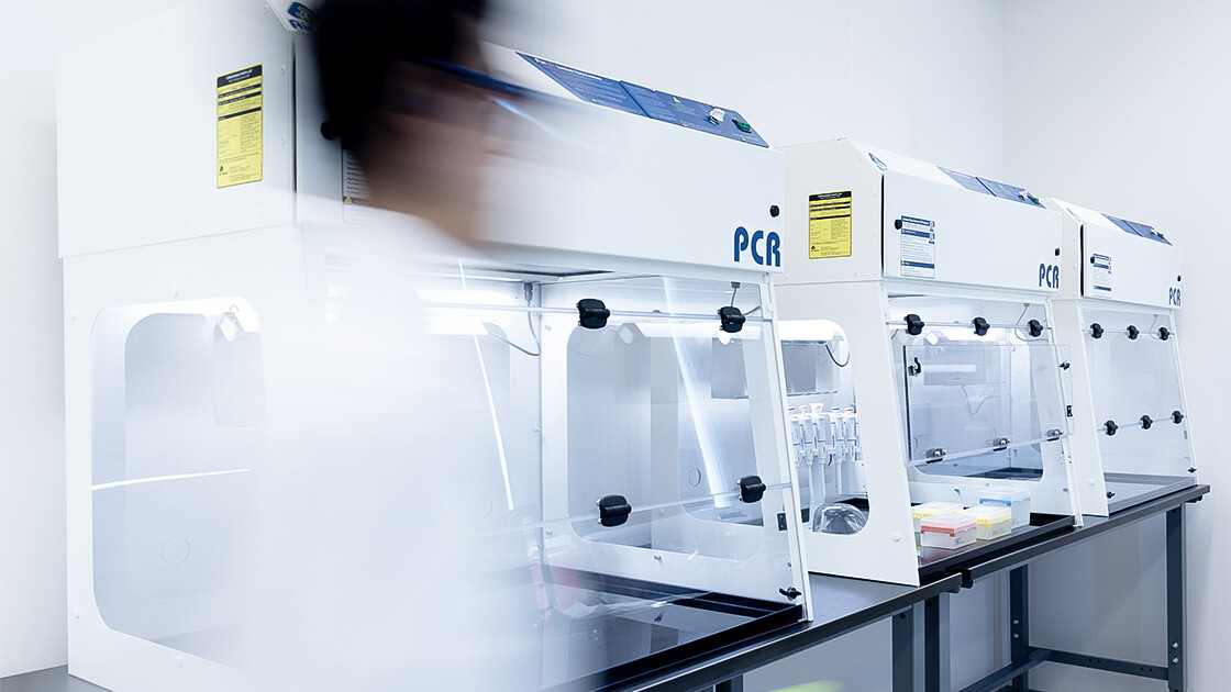 Image created by the Context Agency for VintaBio, capturing lab processes with a focus on precision and innovation.
